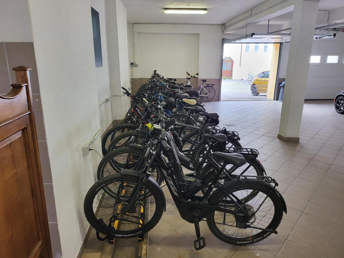 瑞贝公寓式酒店 塔尔维西奥 外观 照片