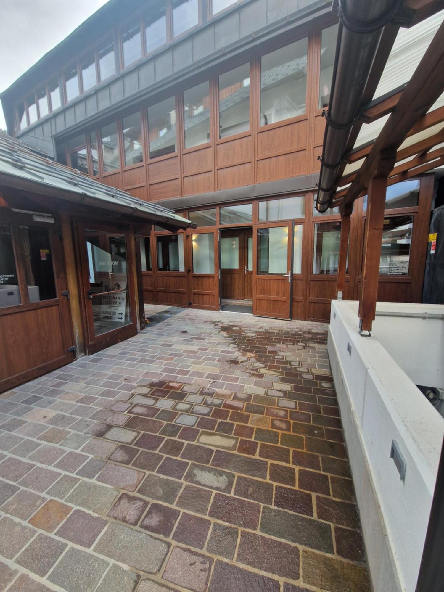 瑞贝公寓式酒店 塔尔维西奥 外观 照片