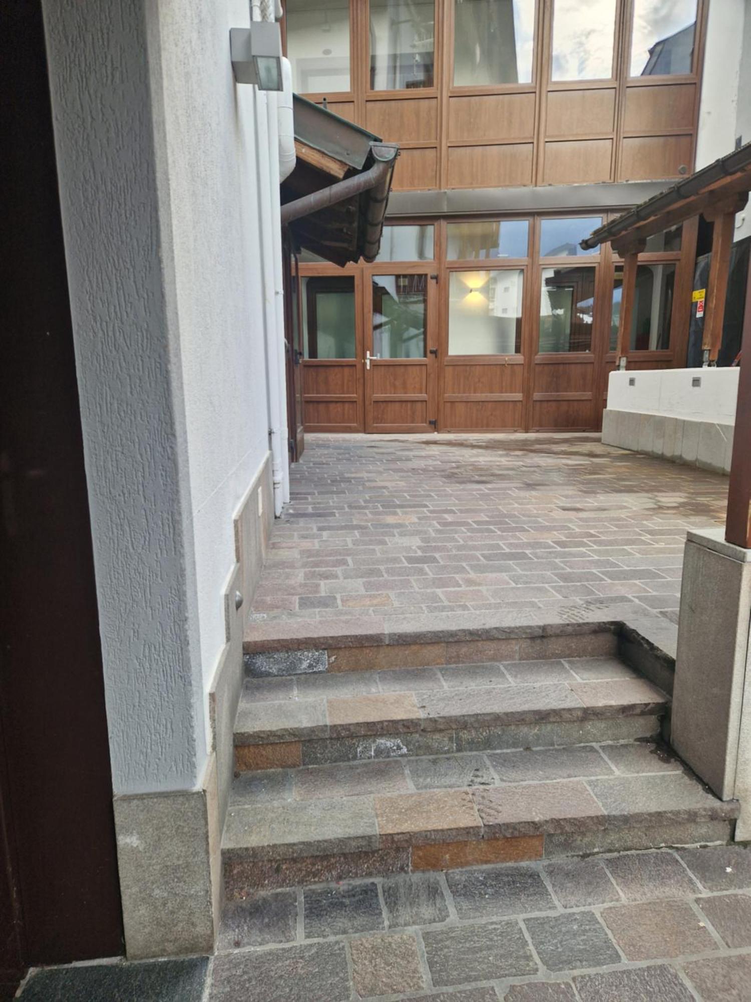 瑞贝公寓式酒店 塔尔维西奥 外观 照片