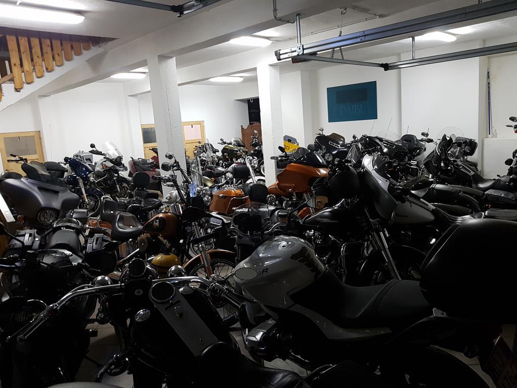 瑞贝公寓式酒店 塔尔维西奥 外观 照片